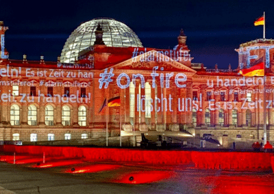 Der Reichstag leuchtet